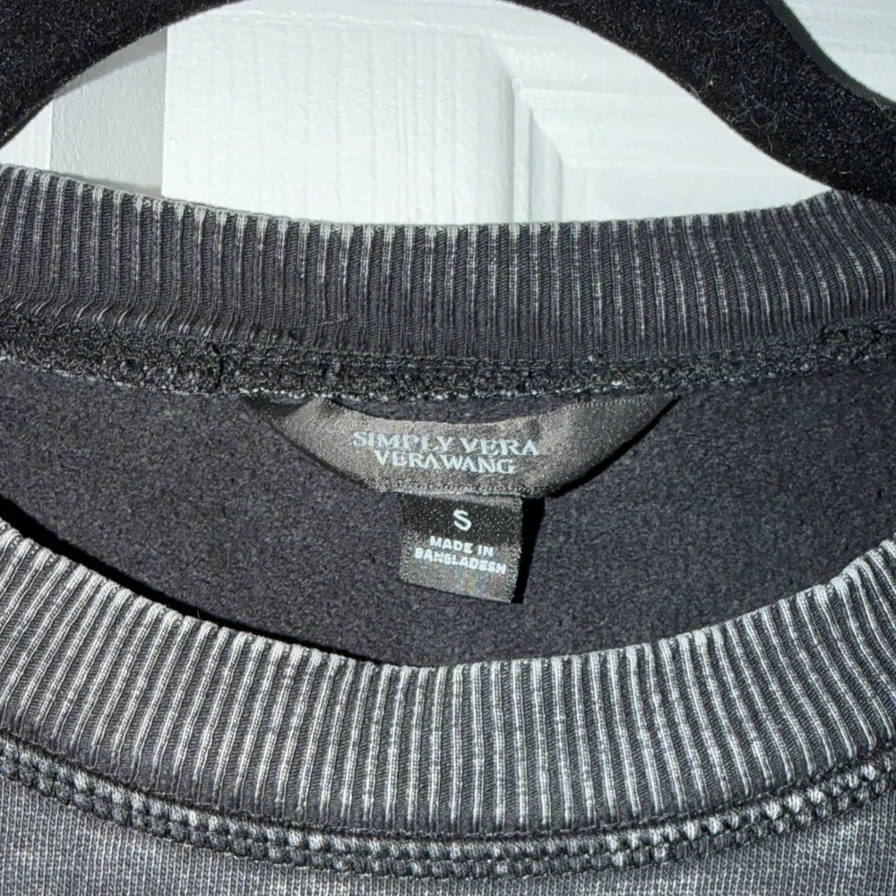 Simply Vera Vera Wang Charcoal Bowie Crew Neck - Picture 3 of 3